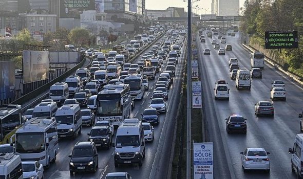 İstanbul'da bayram tatilinin ardından ilk iş gününde trafik yoğunluğu oluştu