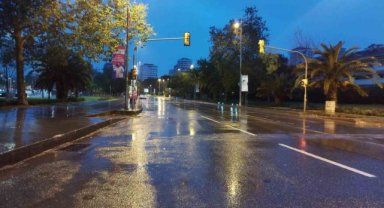 İstanbul’da sabah saatlerinde sağanak yağış etkili oldu