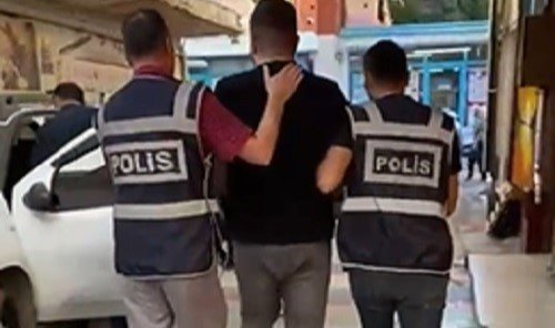 İzmir'de yasa dışı silah ticareti yapan sevgililer yakalandı
