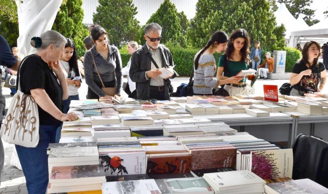 İzmir Kitap Fuarı kitapseverlerin Kültürpark özlemini giderdi