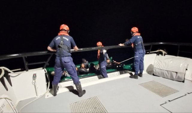 İzmir sularında 5 'i çocuk 59 göçmen yakalandı