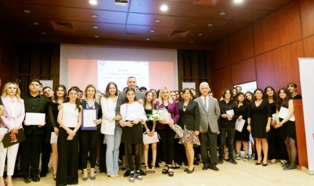 İzmir Ümran Baradan Güzel Sanatlar Lisesi öğrencilerinden “Solo Konser”