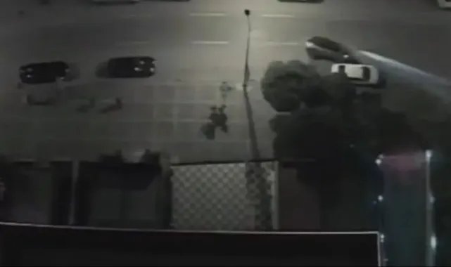 Kadıköy’de park halindeki otomobile çarpıp yan yattı