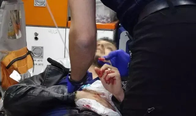 Kampüste göğsünden bıçaklanan üniversiteli, trafik polislerinin ilk yardımıyla hayata tutundu