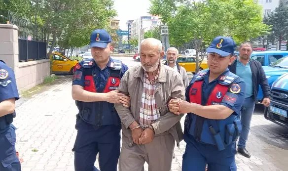 Kara yolunda canlı yayın yaparken kamyon çarpmıştı; kurtarılamadı
