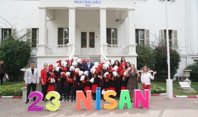 Minik öğrencilerden Rektör Prof. Dr. Necdet Budak’a 23 Nisan sürprizi