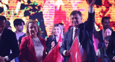 Mutlu’dan zafer konuşması: İktidara giden CHP’nin ayak sesleri!