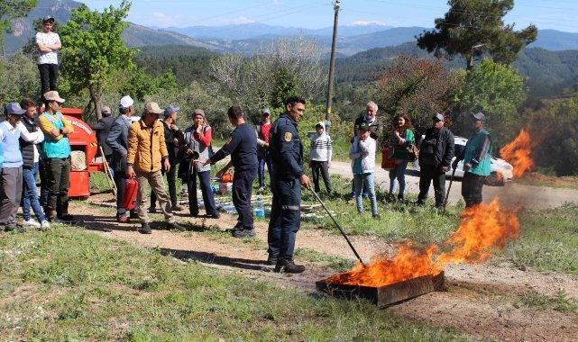 Piknikçi atıkları Dicle Nehri çevresini çöplüğe çevirdi