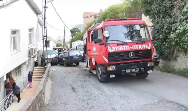 Sarıyer'de yokuş aşağı hızla ilerleyen otomobil iki araca çarparak durabildi