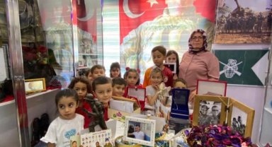 Şehit oğlunun hasretini böyle gideriyor, odasını anı evine çevirdi