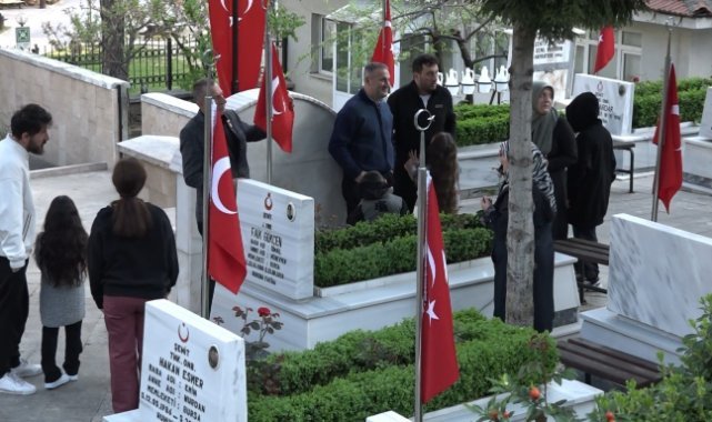 Şehitlikte hüzünlü bayram