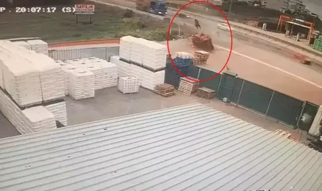 Silivri'de otomobilin çarptığı kamyonet takla attı, şoförü camdan fırladı: 2 yaralı