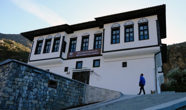 Tarihi mahallede bahar güzelliği