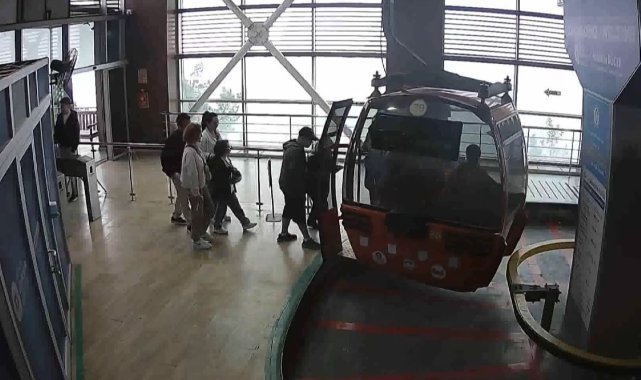 Teleferik kazasında hayatını kaybeden Memiş Gümüş ve ailesinin kabine biniş anları görüntüleri ortaya çıktı