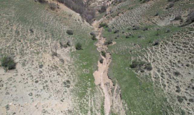 Tokat'ta kırılmanın olduğu fay hattı dron ile görüntülendi