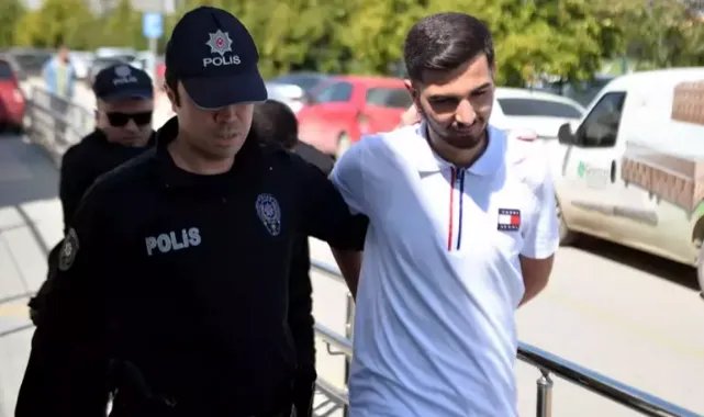 Trafikteki tartışmada eşinin yanında bıçakla saldırıp, otomobilinin camlarını kırdılar