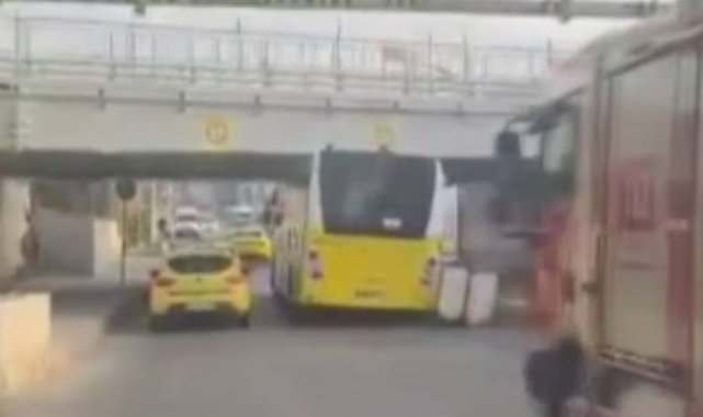 Yenikapı’da İETT otobüsü üst geçide sıkıştı