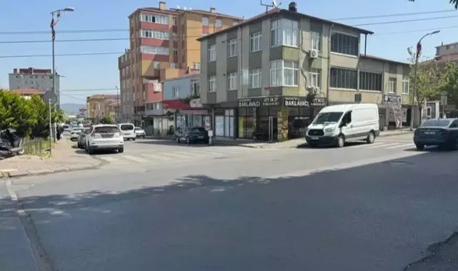 Ataşehir'de motorlu kurye ile otomobil kafa kafaya çarpıştı