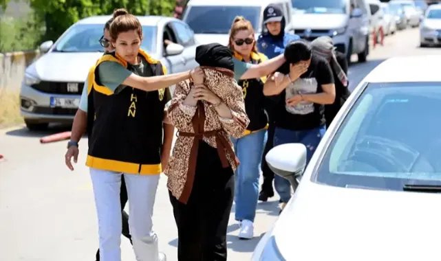 Bahçesinde gömülü Kalaşnikof bulundu; 'Akrabam kız arkadaşıyla buluşmaya geldiğinde koymuştur' dedi