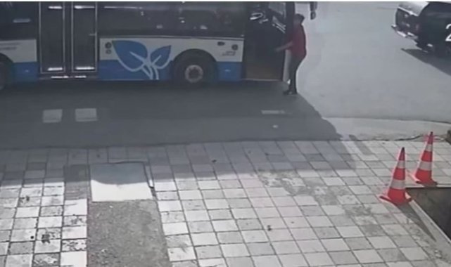 Başkentte telefonuna bakarak yürüyen yayaya otobüs çarptı