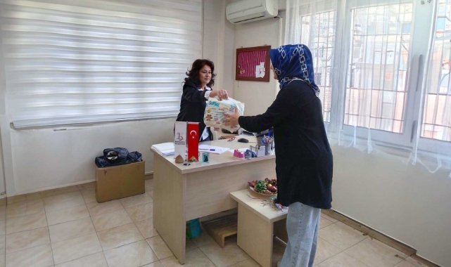 Bayraklı’da 8 bin 500 haneye 51 bin hijyen paketi