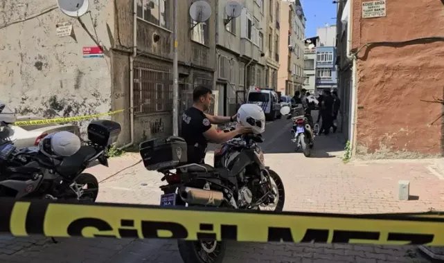 Bayrampaşa'da eşini ve kızını silahla öldürdü