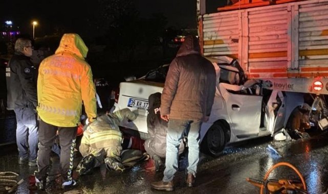 Büyükçekmece’de kontrolden çıkan araç tırın altına girdi