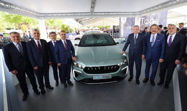 Cumhurbaşkanı Erdoğan, Togg’un yeni modeli T10F’i inceledi