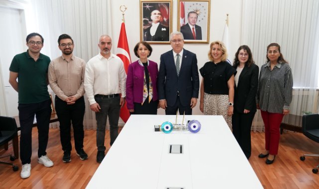 Egeli akademisyenden diz protezi enfeksiyonuna karşı antibiyoterapi yöntemi