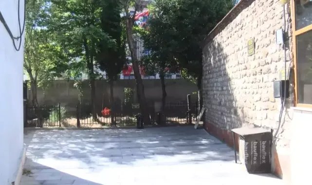 Fatih'te önce karısını sonra karısıyla tanıştıranı öldürdü