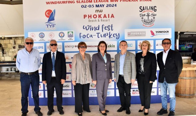 Foça’da rüzgar sörfü heyecanı
