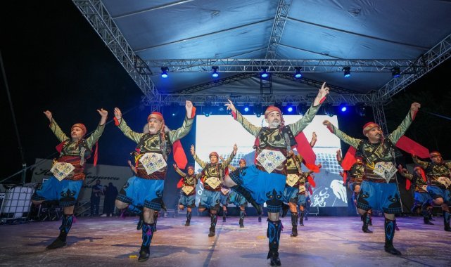Gaziemir’de halk dansları şöleni