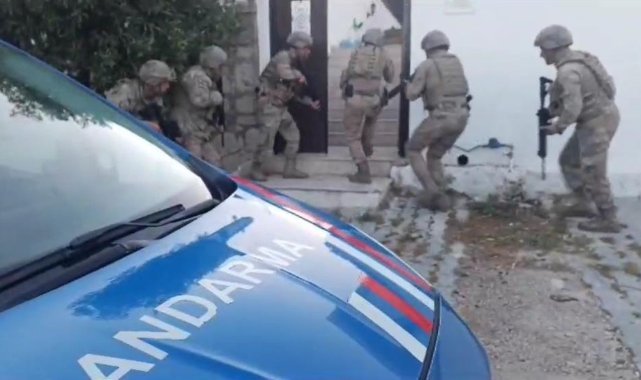 İzmir'de dolandırıcı şebekesi çökertildi: Dev operasyonda 11 gözaltı