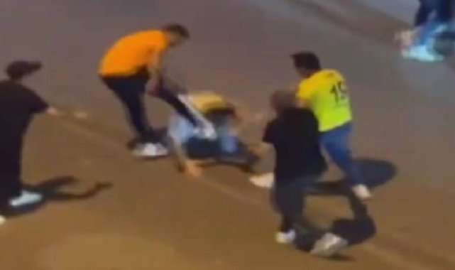 İzmir'de Galatasaray ve Fenerbahçeli taraftarlar birbirine girdi