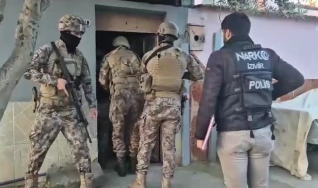 İzmir'de zehir tacirlerine helikopter destekli operasyon: 64 gözaltı