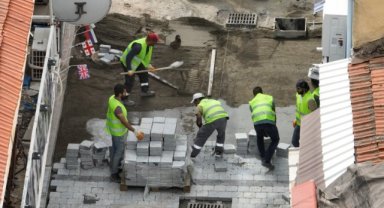 İzmir’in mirası Tarihi Kemeraltı Çarşısı’nda çalışmalar devam ediyor