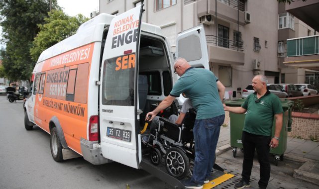 Konak’ta ‘Engelsiz Servis’le engeller aşılıyor