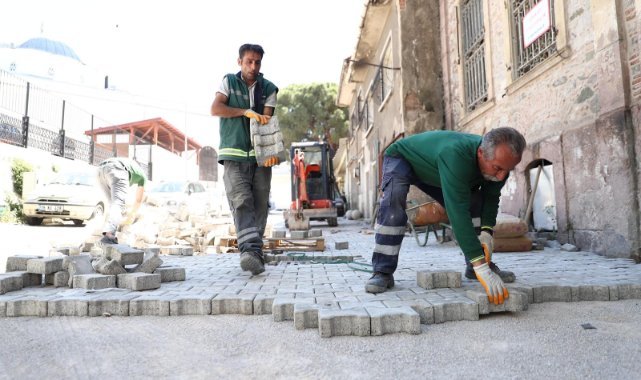 Konak’ta yol ve kaldırım çalışmaları hız kesmeden sürüyor