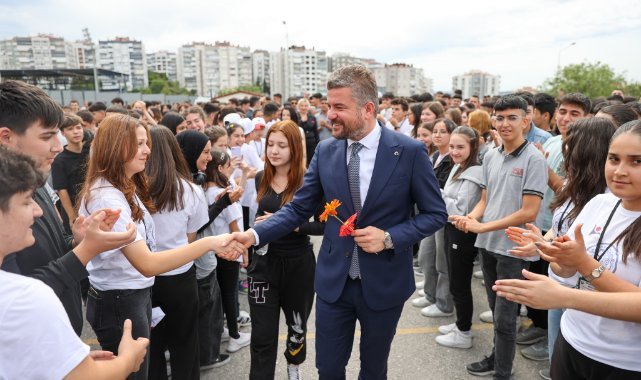 Mezun olduğu lisede Başkan Duman’a coşkulu karşılama