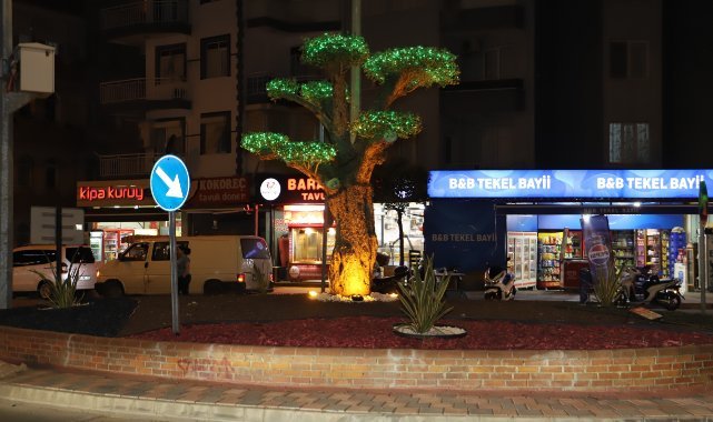 Ödemiş kavşakları renkleniyor