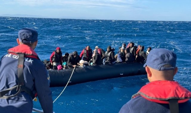 Türk karasularına geri itilen 37 düzensiz göçmen kurtarıldı