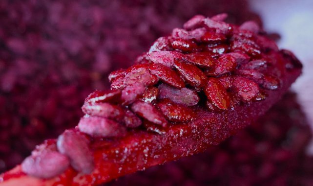 Türkiye’de sadece Elazığ’da üretiliyor: Vişneli badem şekerine ilgi büyük