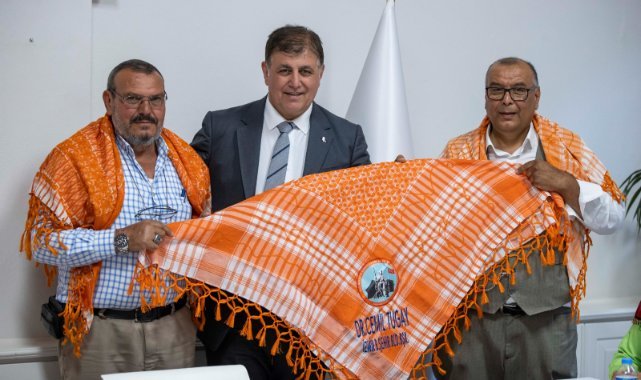Yörüklerden Başkan Tugay'a renkli ziyaret