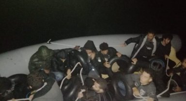 Yunanistan'ın ölüme ittiği 12'si çocuk 75 göçmen kurtarıldı