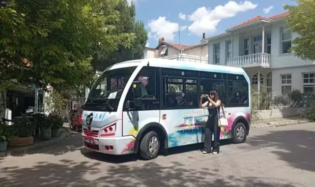 Adalar'da polis ile vatandaşlar arasında minibüs arbedesi