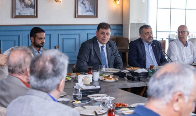 Başkan Tugay CHP yöneticileriyle buluştu