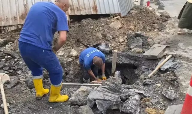 Bayrampaşa'da inşaat çalışmasında su borusu patladı