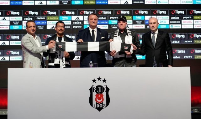 Beşiktaş, Giovanni van Bronckhorst ile sözleşme imzaladı