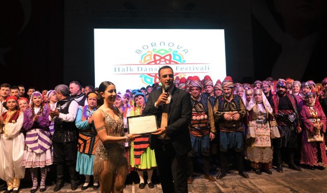 Bornova’da halk dansları rüzgarı esti