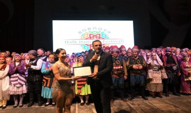 Bornova’da halk dansları rüzgarı esti